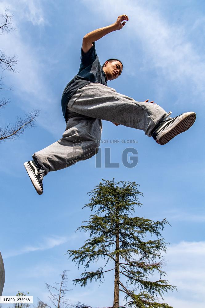 (SP)CHINA-CHONGQING-PARKOUR(CN)