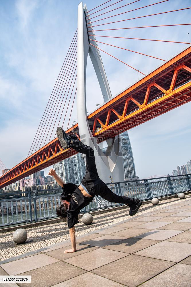(SP)CHINA-CHONGQING-PARKOUR(CN)