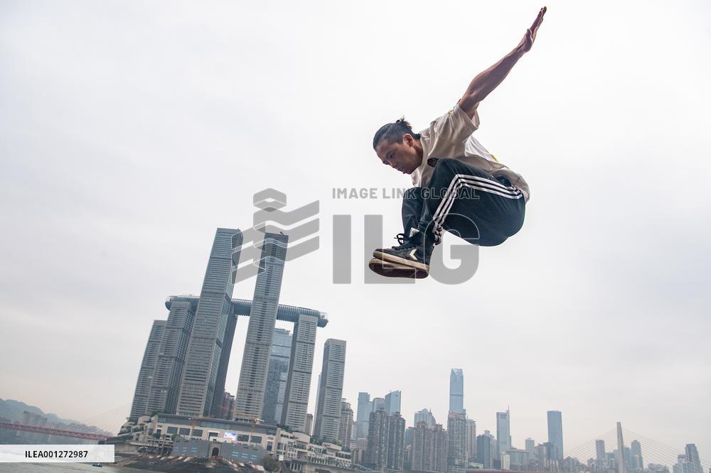(SP)CHINA-CHONGQING-PARKOUR(CN)