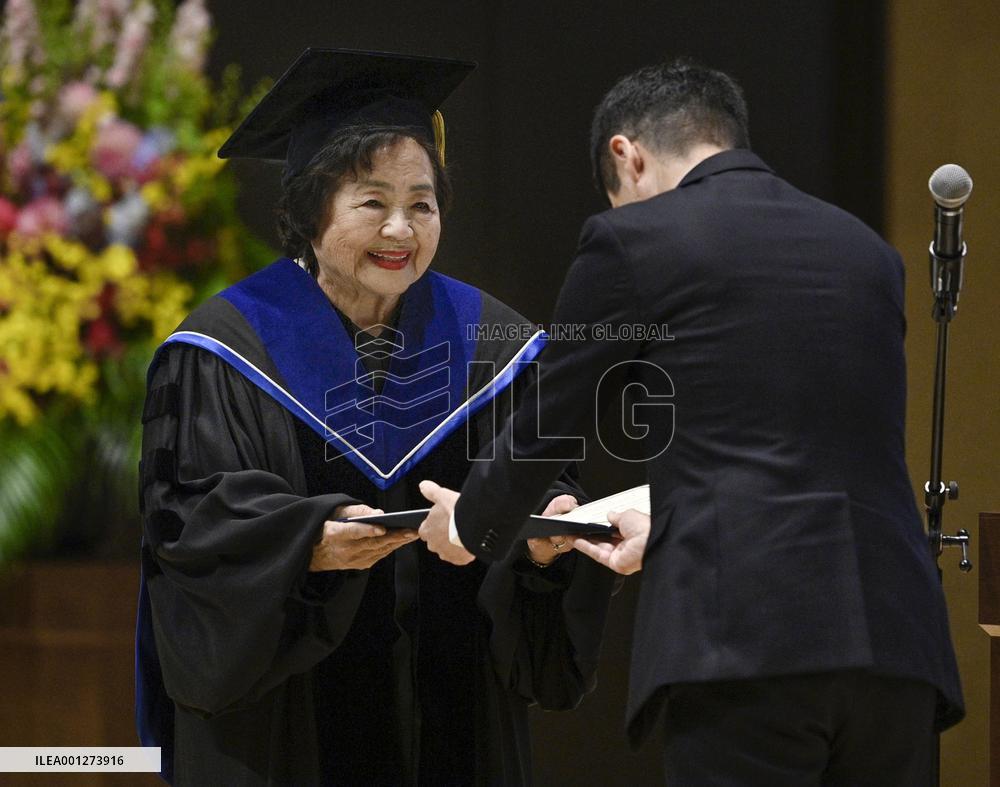 A-bomb survivor Thurlow receives honorary doctorate in Japan