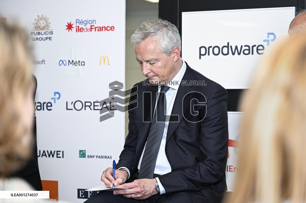 Inauguration Of The New Class Of l’Escalator - Levallois