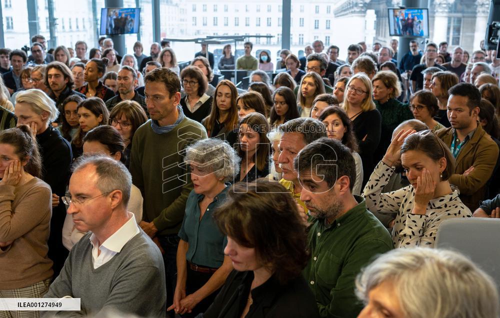 Minute Of Silence In Tribute To The AFP Journalist Who Died In Ukraine - Paris