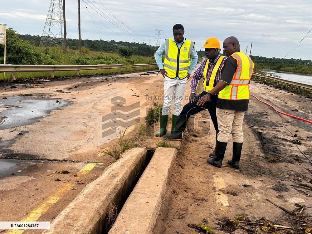 UGANDA-KAMPALA-FLOODS-HIGHWAY-CUTTING OFF