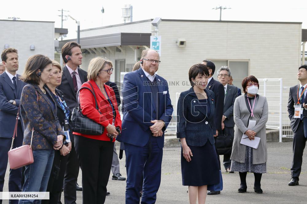 G7 science chiefs visit tsunami-hit school in Sendai