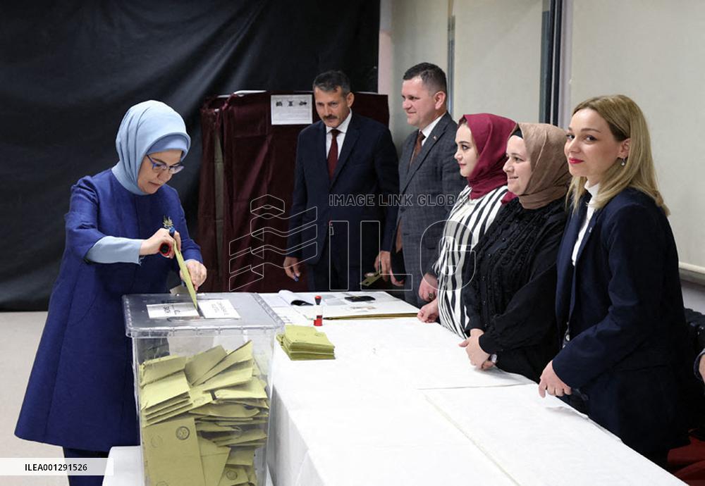 Erdogan Votes during Presidential And Parliamentary Elections - Istanbul