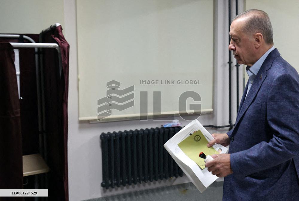 Erdogan Votes during Presidential And Parliamentary Elections - Istanbul