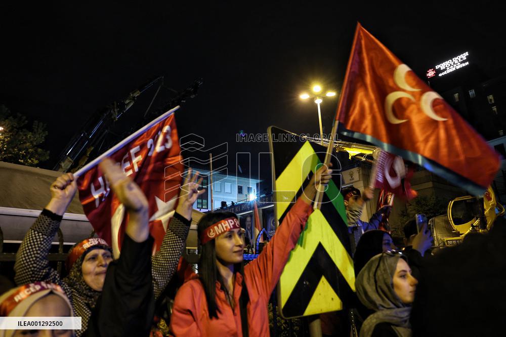 Supporters outside of AKP - Istanbul
