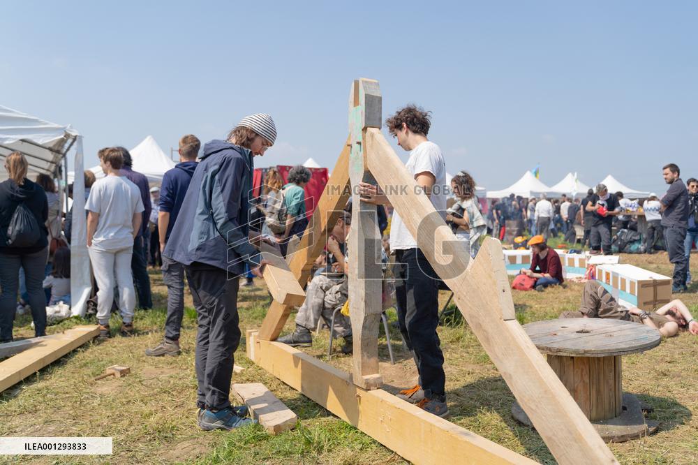 Demonstration Against Metro Line 18 - Saclay