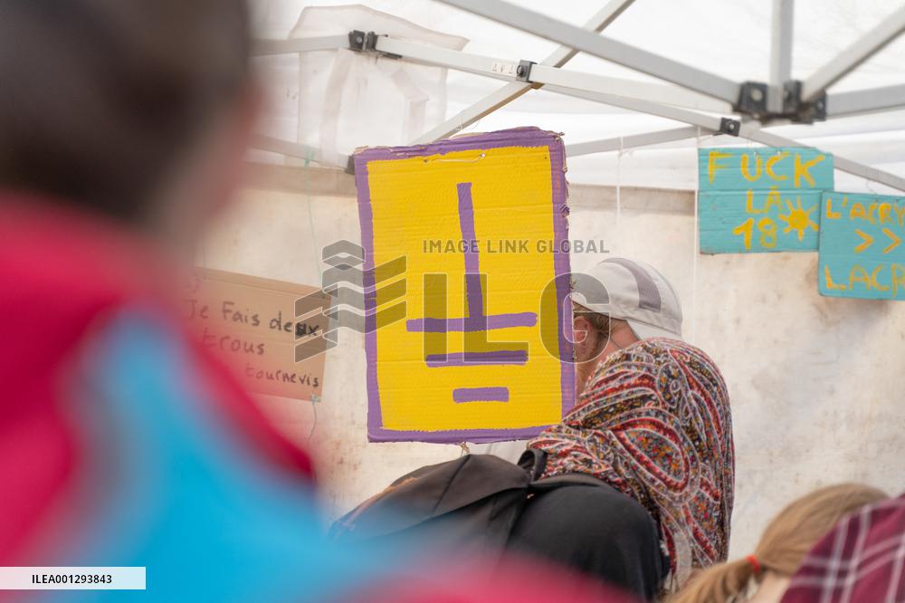 Demonstration Against Metro Line 18 - Saclay