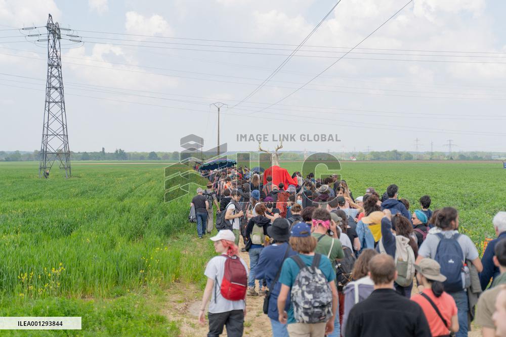Demonstration Against Metro Line 18 - Saclay