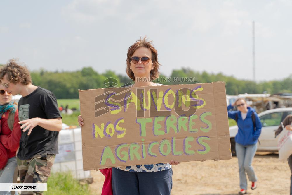 Demonstration Against Metro Line 18 - Saclay