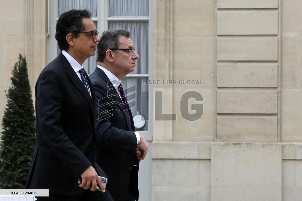 Emmanuel Macron receives Albert Bourla CEO of Pfizer - Paris