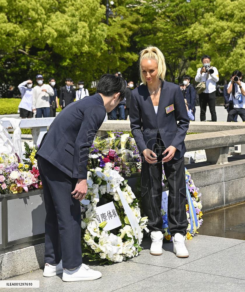 Gymnasts from G-7 nations in Hiroshima