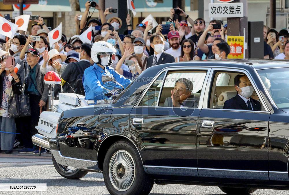 Ex-Japanese emperor, empress in Nara