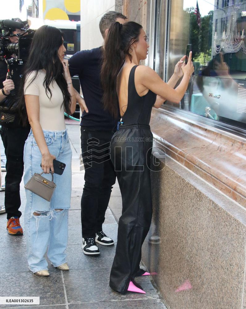Kim Kardashian Goes Shopping At Tiffany’s - NYC