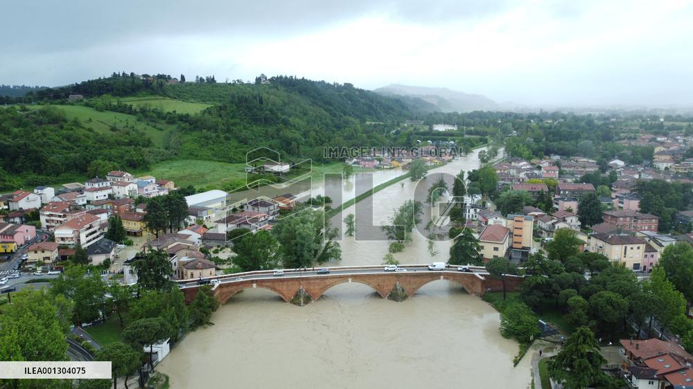 3 Dead As Heavy Rains Burst Riverbanks - Italy