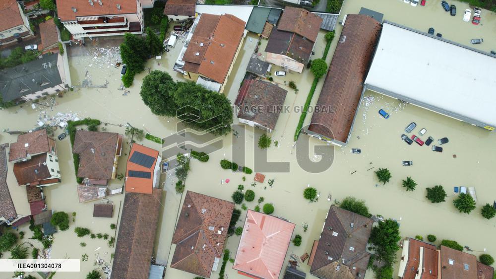 3 Dead As Heavy Rains Burst Riverbanks - Italy