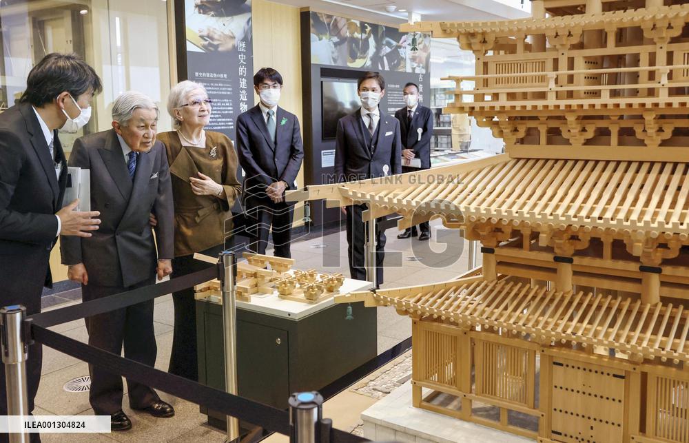 Japan's former emperor, empress in Nara