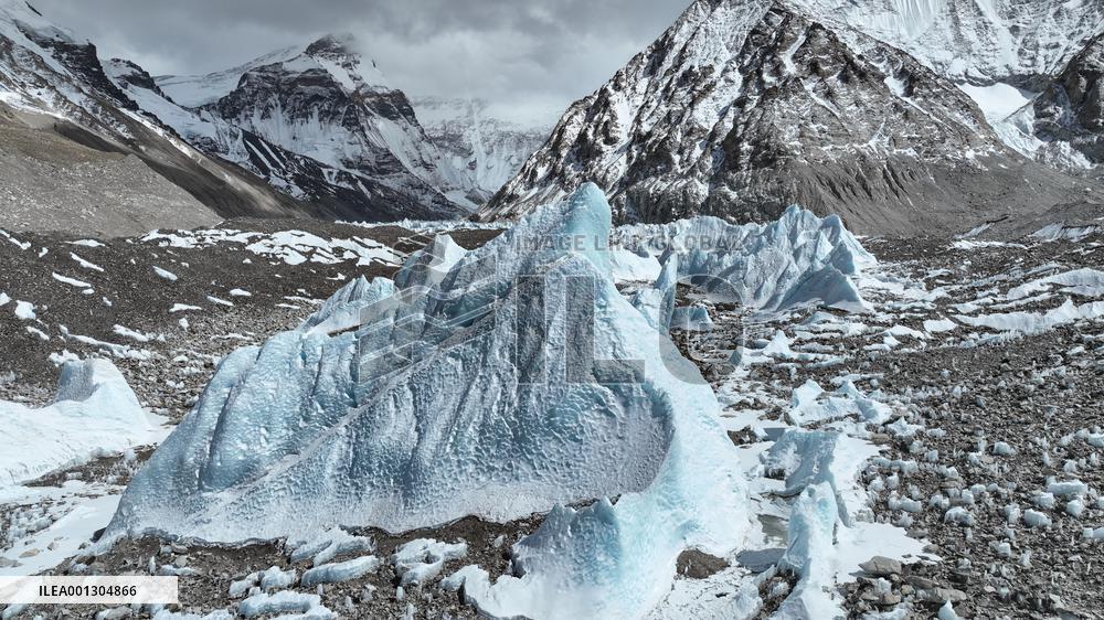 (InTibet) CHINA-TIBET-MOUNT QOMOLANGMA-RONGBUK GLACIER (CN)