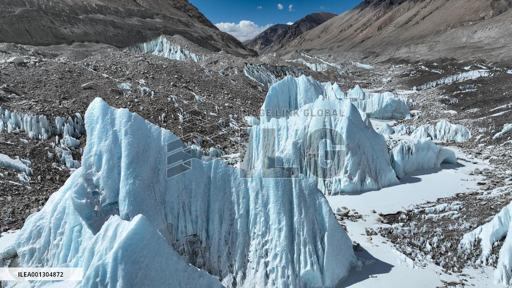 (InTibet) CHINA-TIBET-MOUNT QOMOLANGMA-RONGBUK GLACIER (CN)
