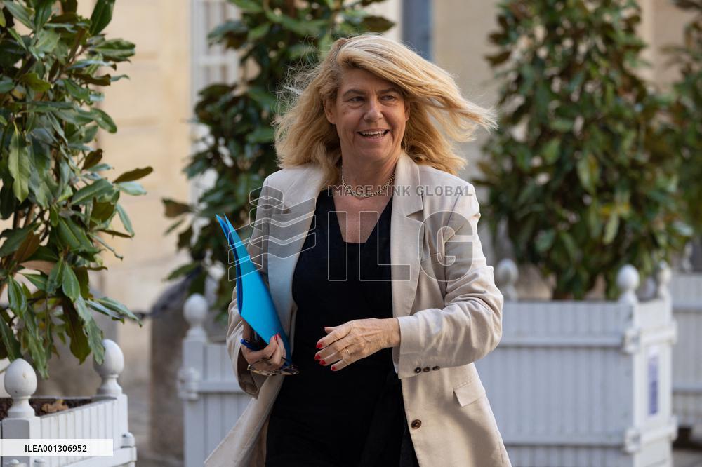 Mayor Yannick Morez meets with Elisabeth Borne - Paris