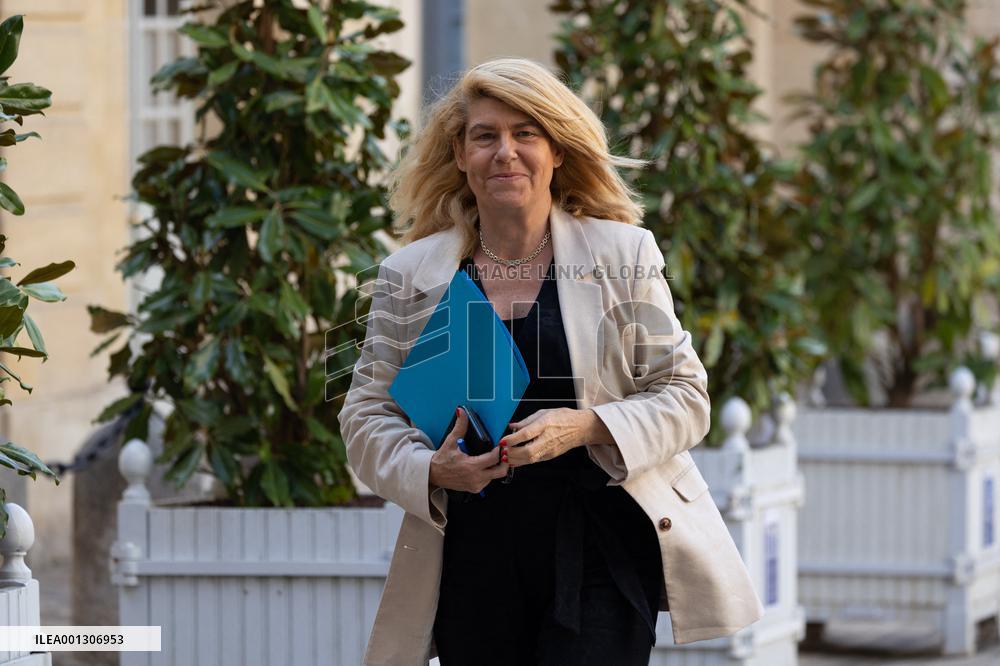 Mayor Yannick Morez meets with Elisabeth Borne - Paris