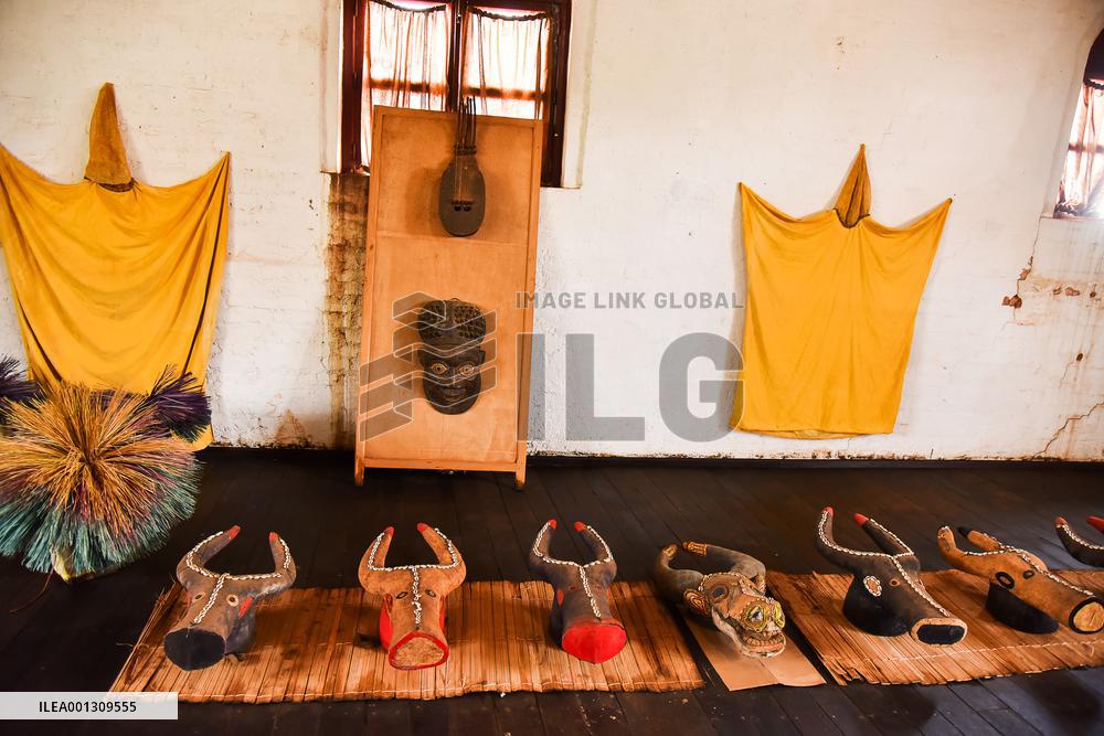 CAMEROON-FOUMBAN-ROYAL PALACE OF BAMOUN-MUSEUM