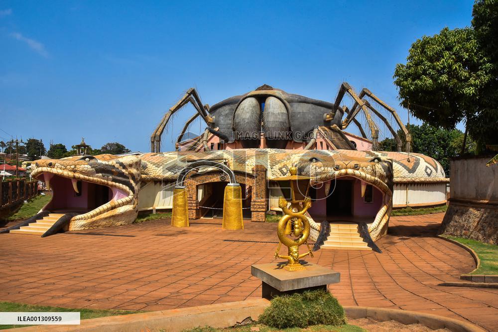 CAMEROON-FOUMBAN-ROYAL PALACE OF BAMOUN-MUSEUM