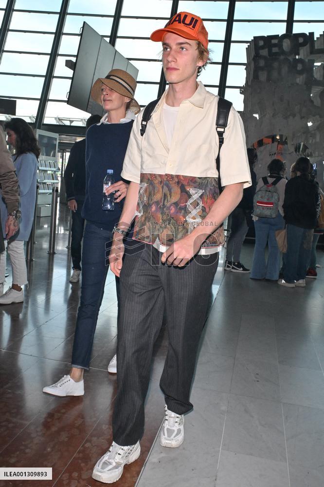 Cannes Uma Thurman At Nice Airport