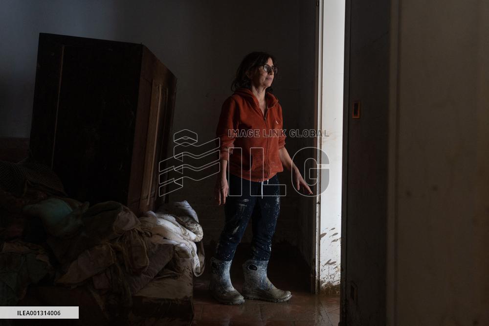 Floods Leave 13 Dead And Force 13000 From Their Homes - Italy