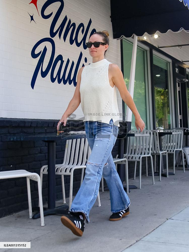 Olivia Wilde In Sleeveless Top And Jeans - LA