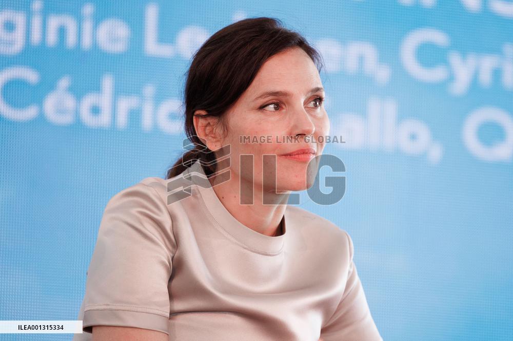 Cannes - Virginie Ledoyen At La Plage Des Enfants Gates