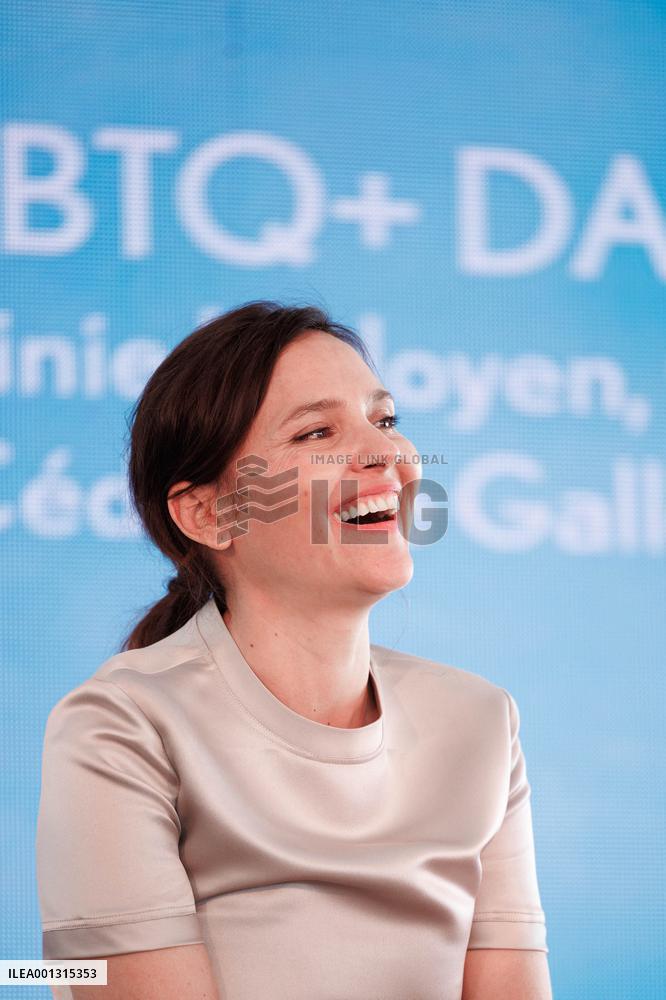 Cannes - Virginie Ledoyen At La Plage Des Enfants Gates