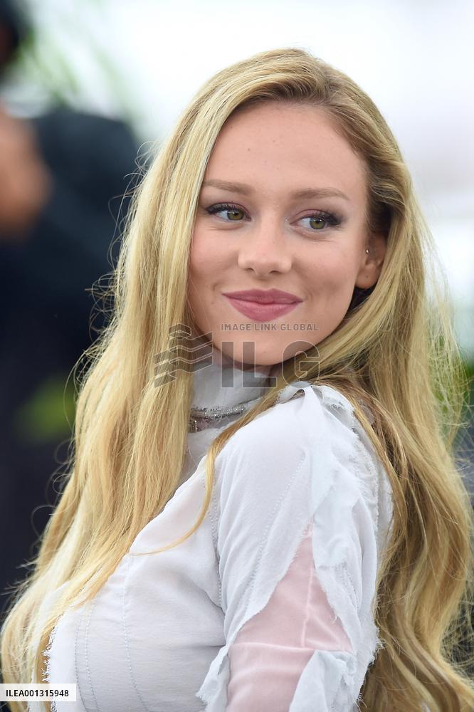 Cannes - Ester Expósito Perdidos En La Noche Photocall