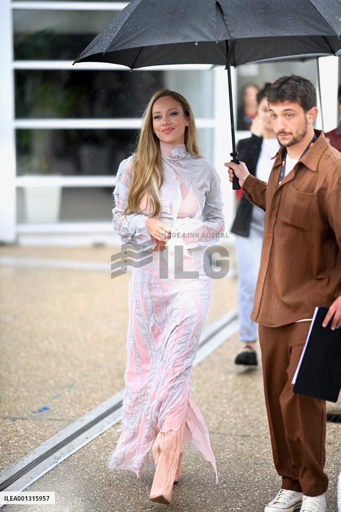 Cannes - Ester Expósito Perdidos En La Noche Photocall