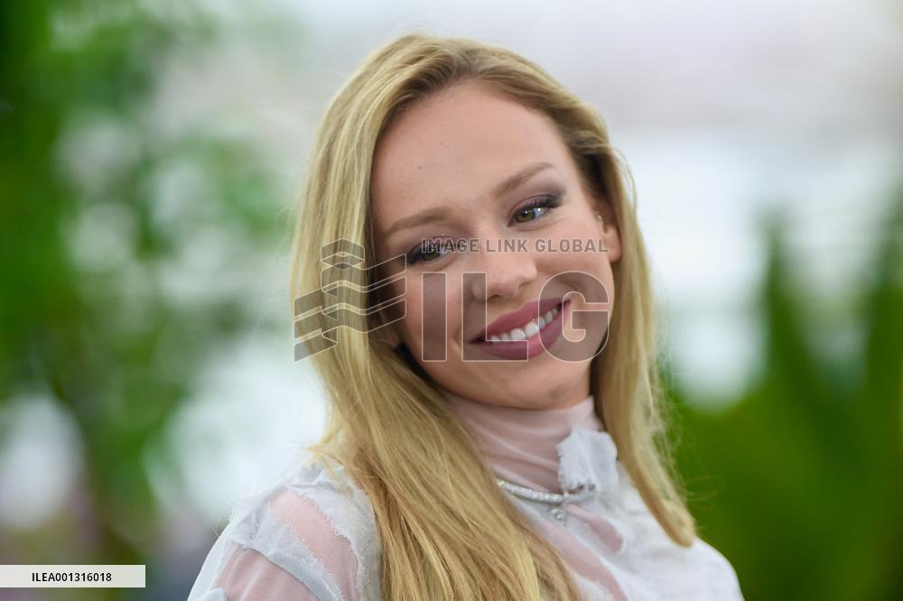 Cannes - Ester Expósito Perdidos En La Noche Photocall
