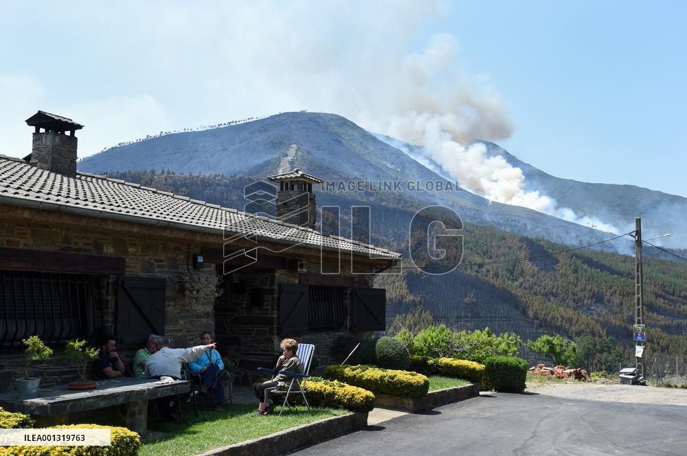 Wildfire Ravages Woodlands - Western Spain