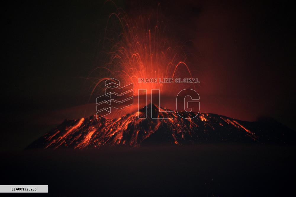 MEXICO-PUEBLA-VOLCANO-POPOCATEPETL