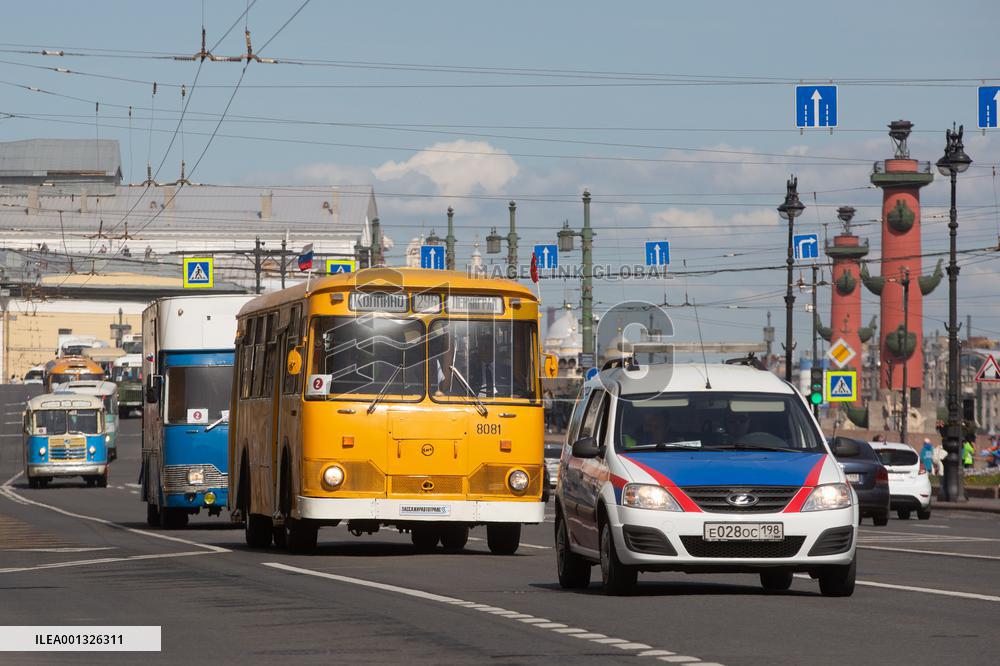 RUSSIA-ST. PETERSBURG-VINTAGE VEHICLE SHOW