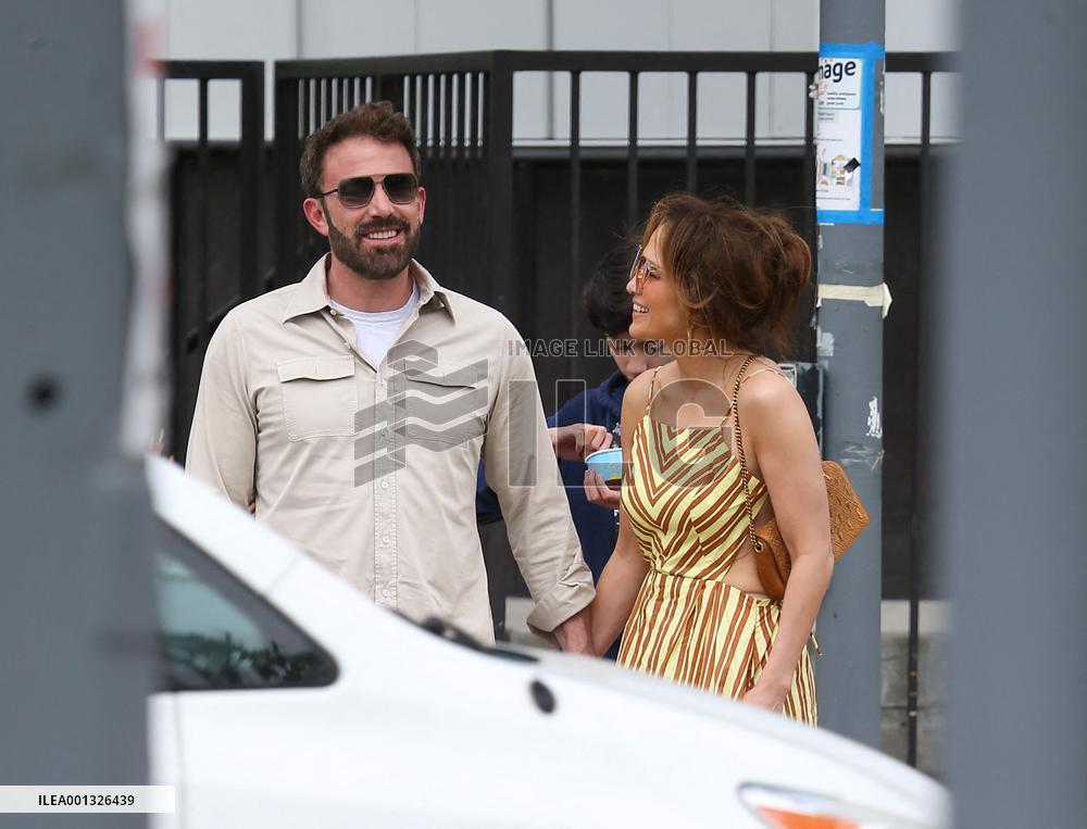 Jennifer Lopez And Ben Affleck Out Shopping - LA