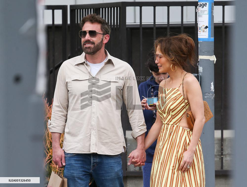 Jennifer Lopez And Ben Affleck Out Shopping - LA