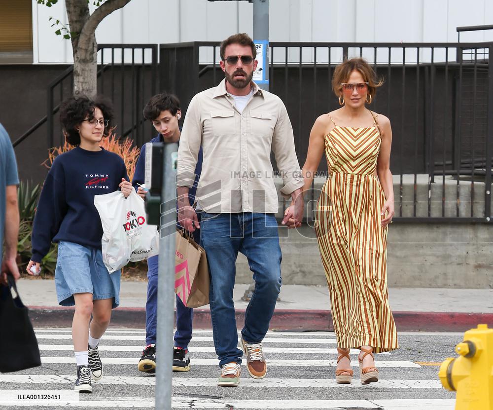 Jennifer Lopez And Ben Affleck Out Shopping - LA