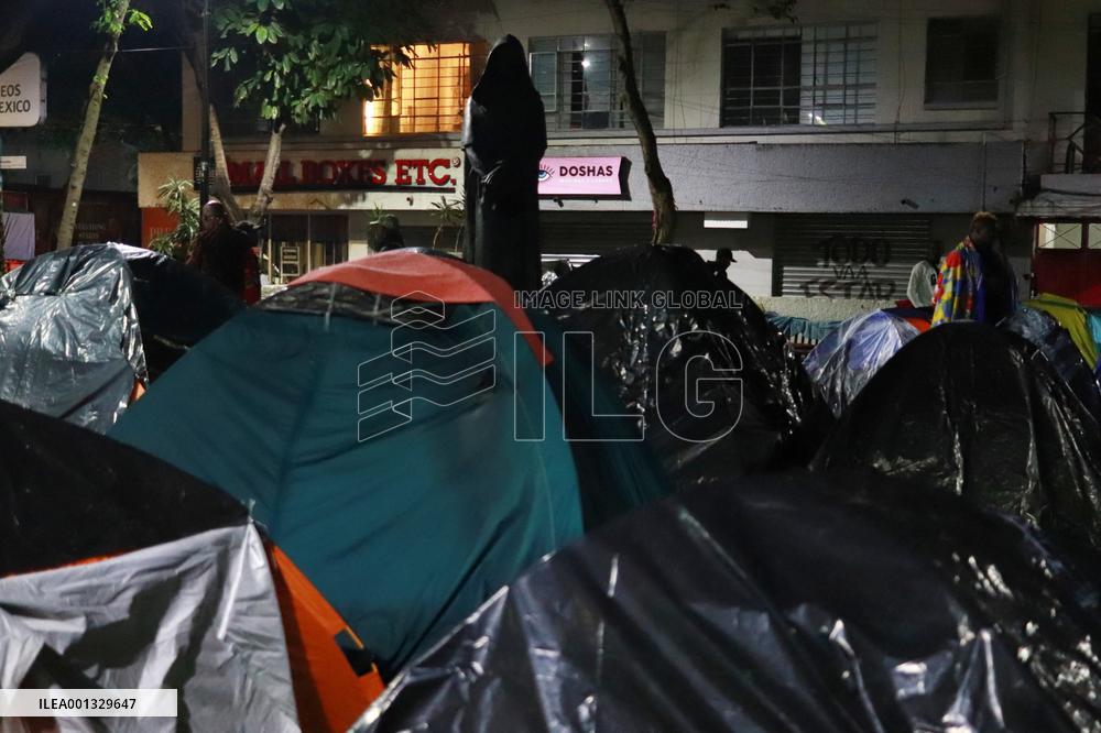 Eviction of Migrants at the park - Mexico