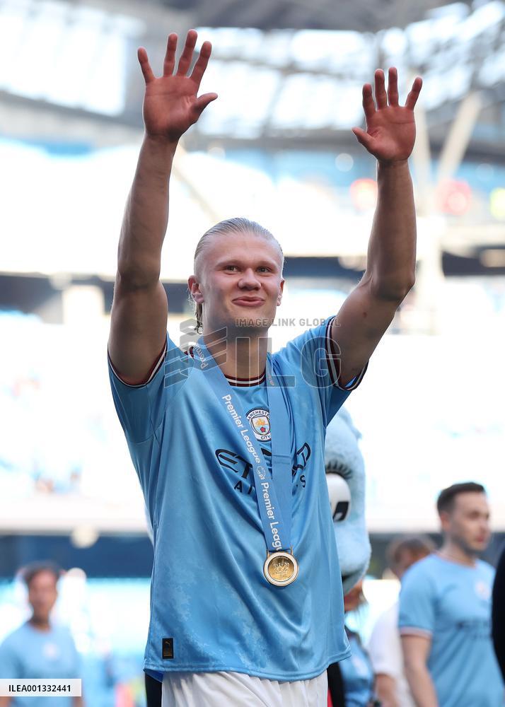 (SP)BRITAIN-MANCHESTER-FOOTBALL-PREMIER LEAGUE-MANCHESTER CITY CELEBRATION