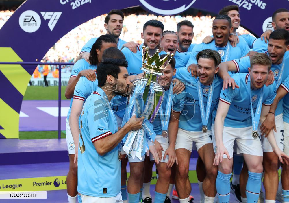 (SP)BRITAIN-MANCHESTER-FOOTBALL-PREMIER LEAGUE-MANCHESTER CITY CELEBRATION