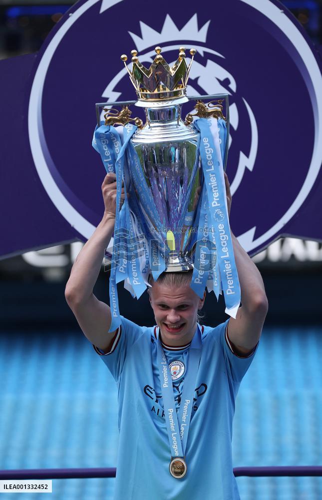 (SP)BRITAIN-MANCHESTER-FOOTBALL-PREMIER LEAGUE-MANCHESTER CITY CELEBRATION