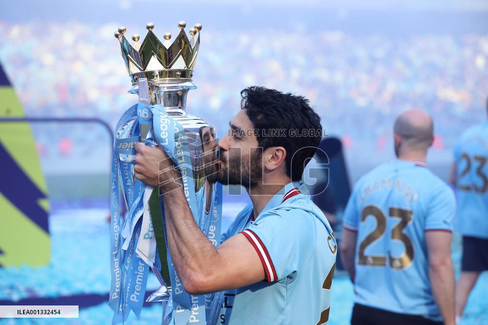 (SP)BRITAIN-MANCHESTER-FOOTBALL-PREMIER LEAGUE-MANCHESTER CITY CELEBRATION