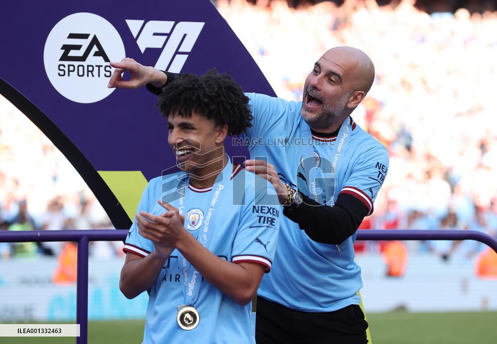 (SP)BRITAIN-MANCHESTER-FOOTBALL-PREMIER LEAGUE-MANCHESTER CITY CELEBRATION