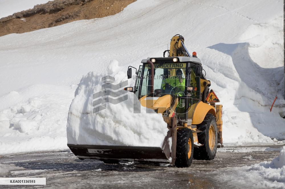 Col Du Galibier Snow Removal - France