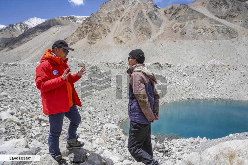 (InTibet)CHINA-TIBET-MOUNT QOMOLANGMA-EXPEDITION (CN)